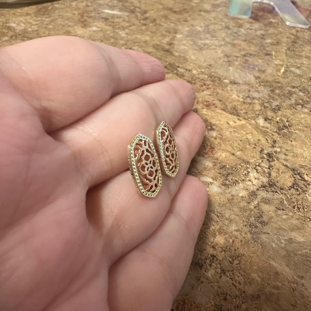 KENDRA SCOTT ELLIE BRYANT STUD FILIGREE EARRINGS- ROSE GOLD MIX - Picture 4 of 6